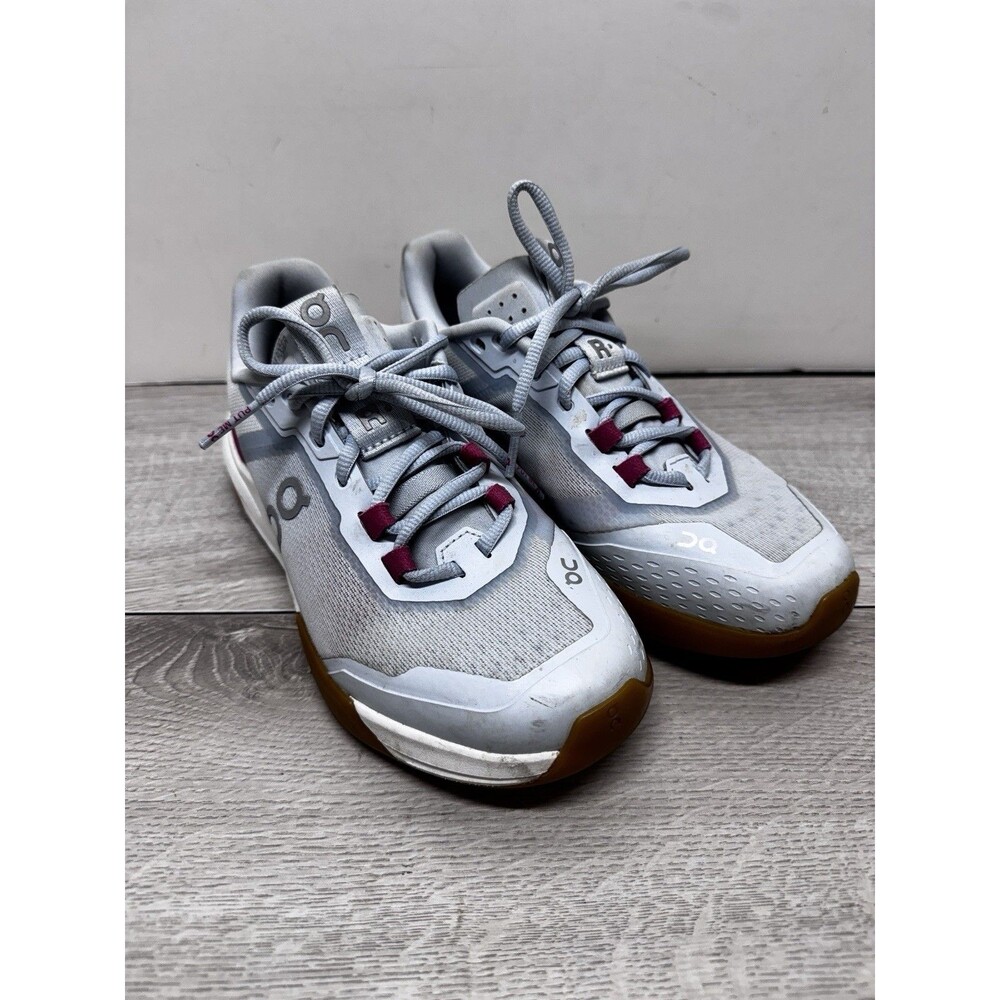 On The Roger Advantage Pro Tennis Shoes Women's US 7.5, Arctic/White